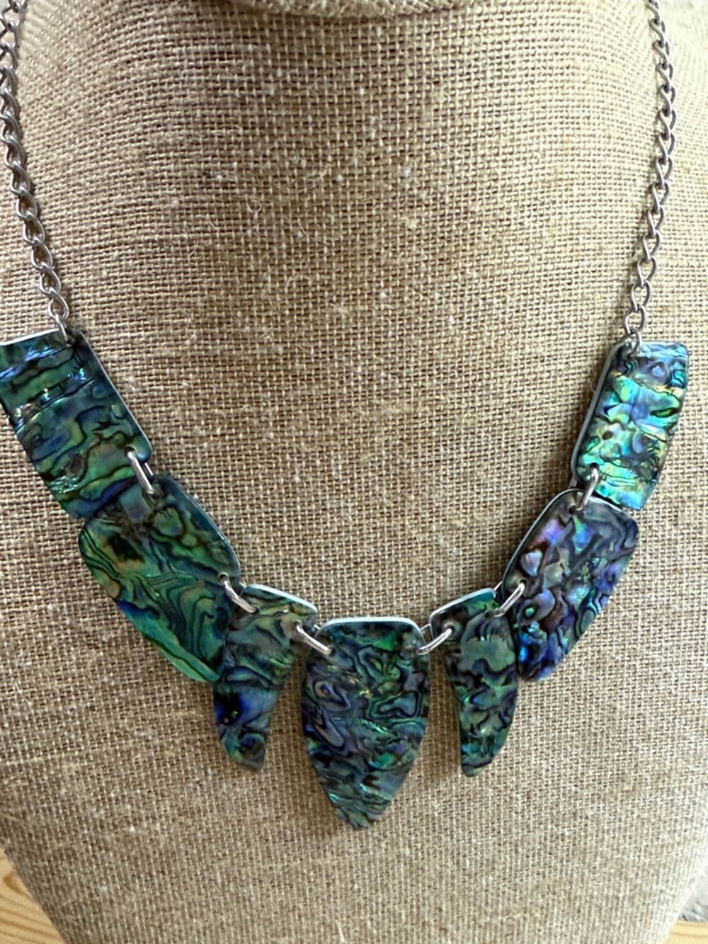Fashion Jewelry Abalone Necklace in Green and Blue Iridescence - Picture 2 of 4